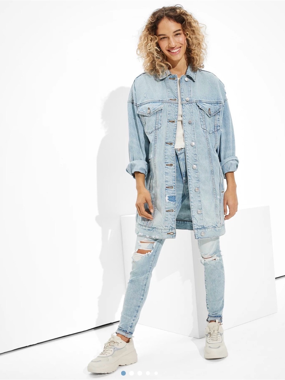 ⭐️American Eagle Distressed Oversized Boyfriend Denim Jacket⭐️